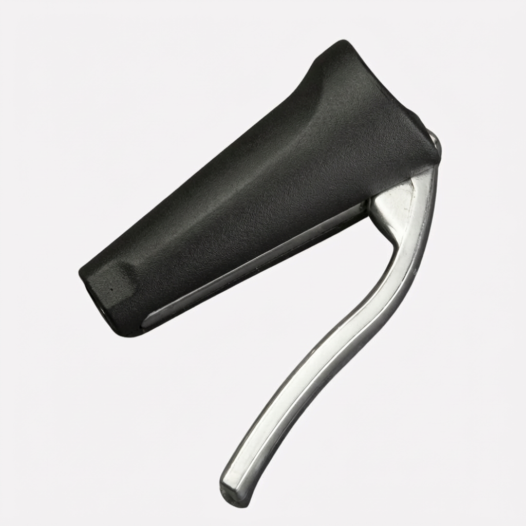 Handige aluminium notenkraker, een essentieel keukenaccessoire voor moeiteloos noten kraken.