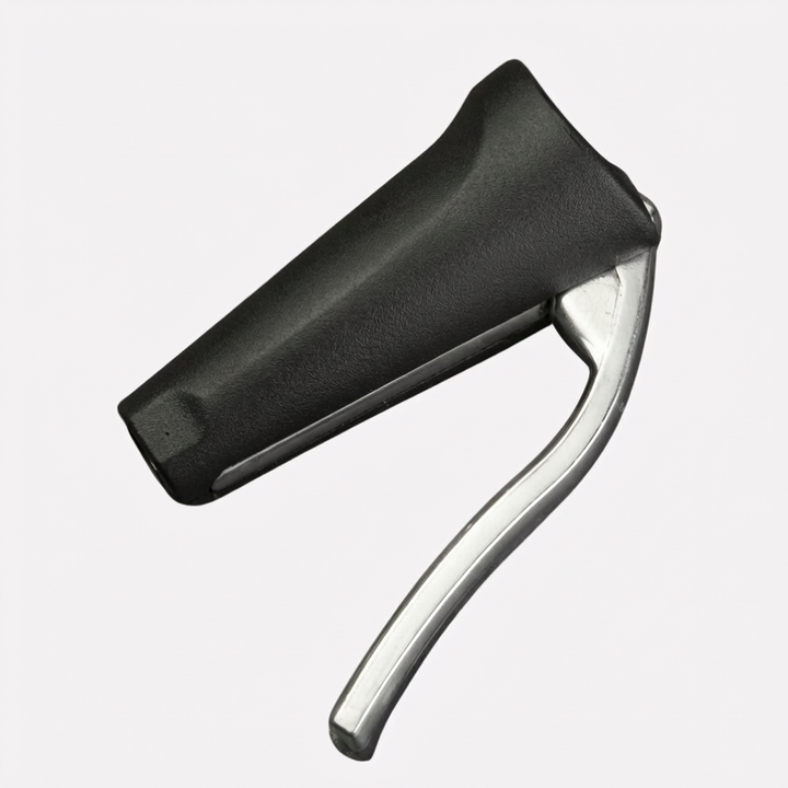 Handige aluminium notenkraker, een essentieel keukenaccessoire voor moeiteloos noten kraken.