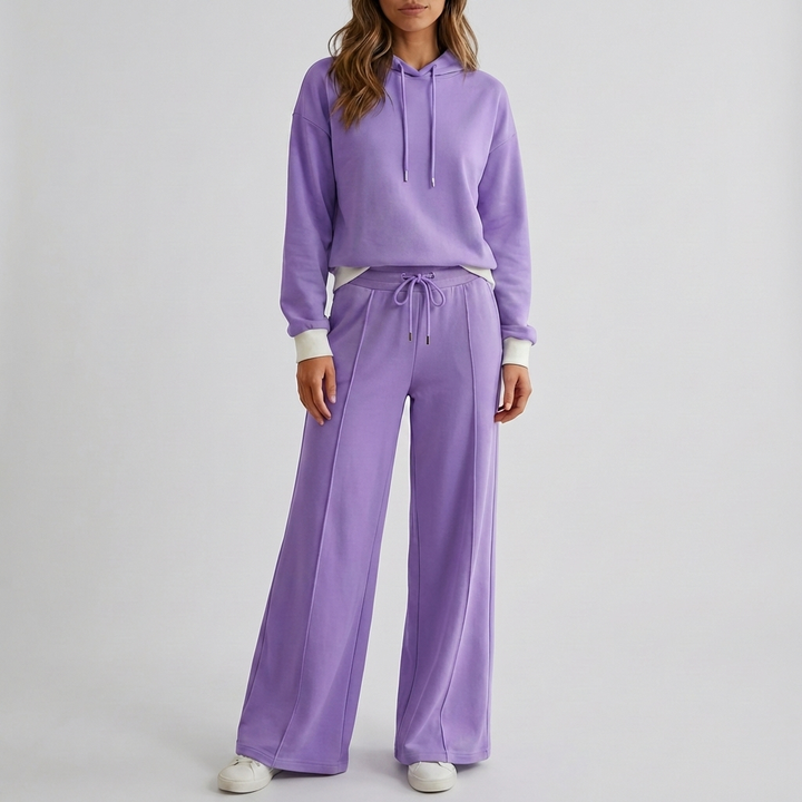 Comfortabele dames set: cropped hoodie en relaxte broek. Ideale vrijetijdskleding voor lente, zomer en herfst.