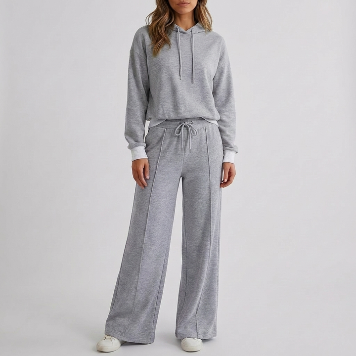 Stijlvolle dames relaxte set: cropped hoodie en broek. Perfect voor comfortabele momenten thuis of onderweg.