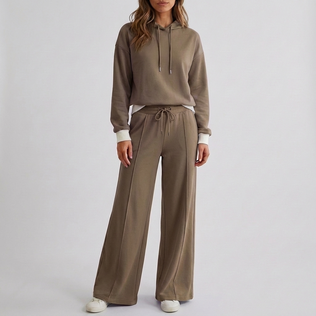 Dames casual outfit: cropped hoodie en broek. Ideaal als comfortabele loungewear of sportieve set.