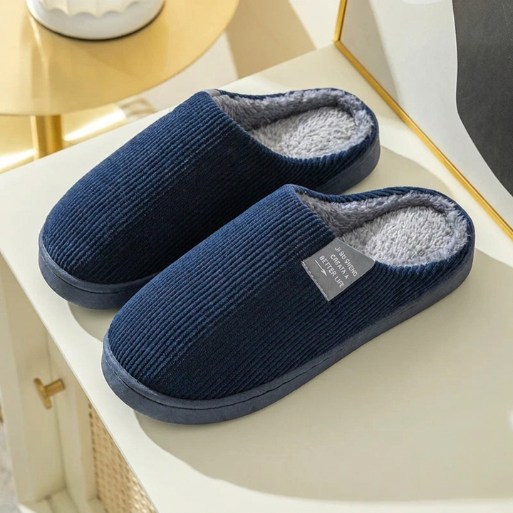 Warme unisex SunStride slippers, winterpantoffels met anti-slip zool voor extra veiligheid en comfort.
