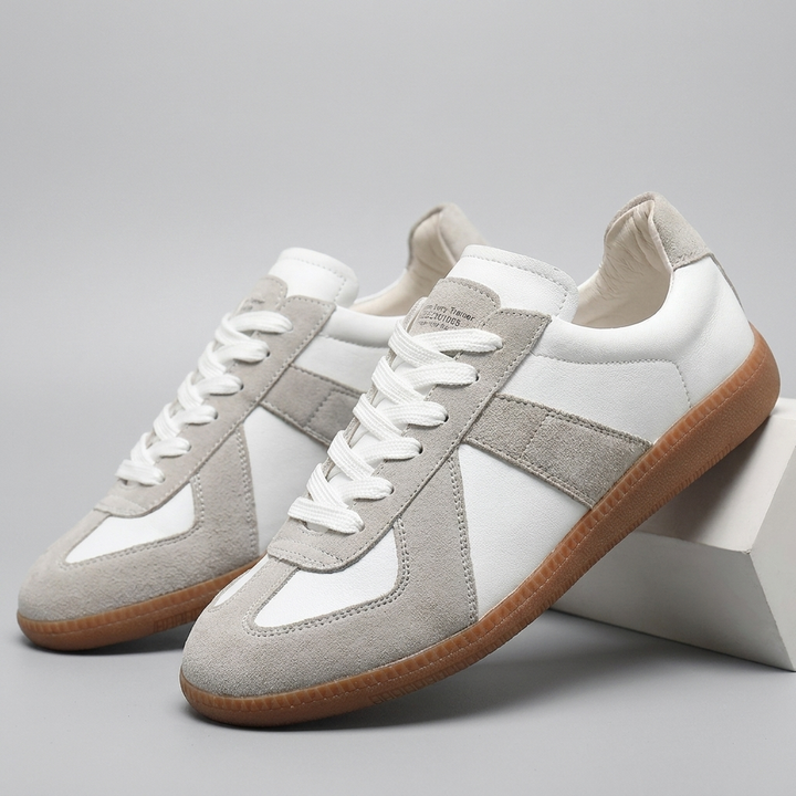 Stijlvolle heren retro platform sneakers. Deze vintage veterschoenen zijn trendy en comfortabel voor herenmode.