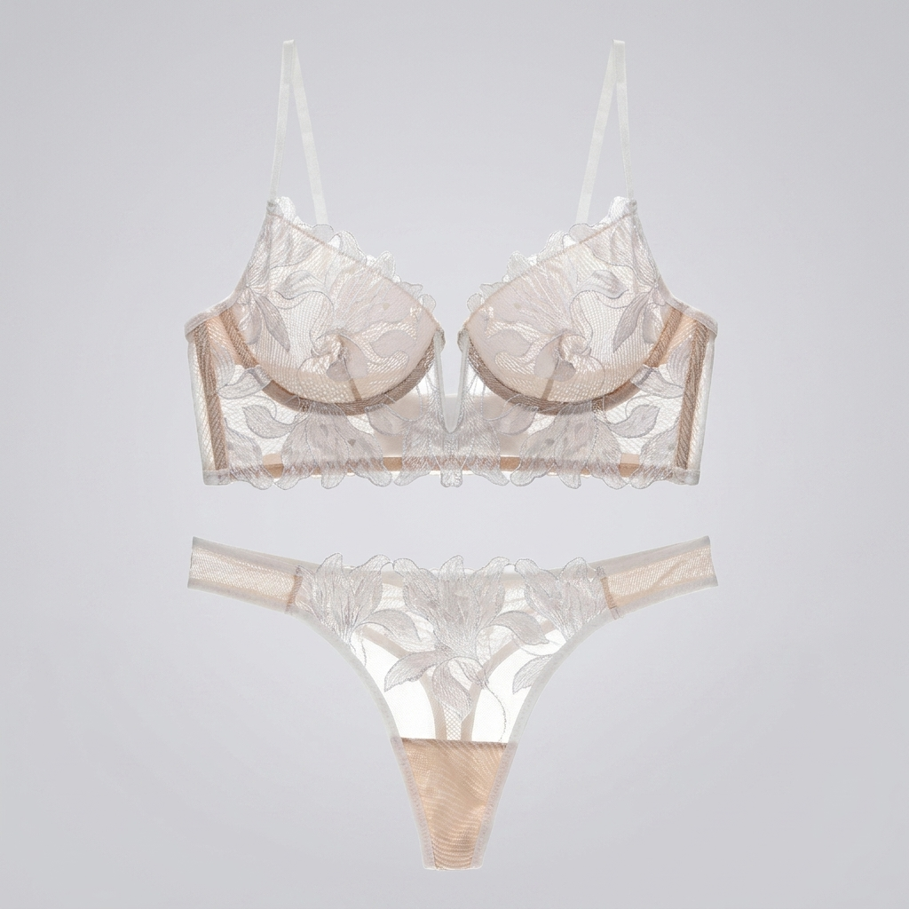 Comfortabele en verleidelijke tweedelige kanten lingerieset in het wit voor dames. Ideaal voor speciale momenten.