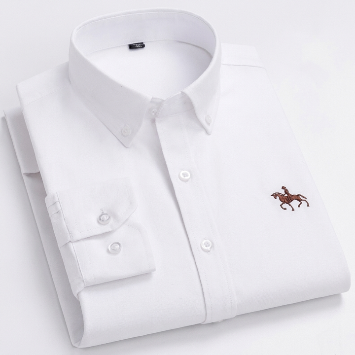 Smartcasual herenoverhemd met geborduurd paard, comfortabel en tijdloos, perfect voor de moderne man.