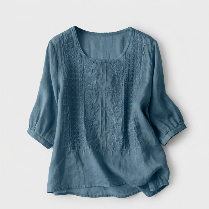 Stijlvolle geborduurde damesblouse, ronde hals, perfect voor zomerse elegantie, zowel casual als chic te dragen.