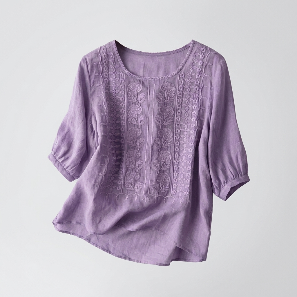 Comfortabele zomerse damesblouse met gedetailleerd borduurwerk en ronde hals, voor een elegante en veelzijdige look.