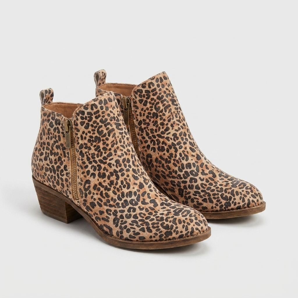 Comfortabele en stijlvolle dames enkellaarsjes met blokhak. Trendy nieuwe modeschoenen, ideaal voor de zomer.