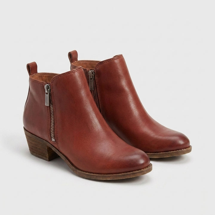Retro dames enkellaarsjes met elegante hak, van hoogwaardig materiaal. Comfortabele modeschoenen voor zomerse dagen.