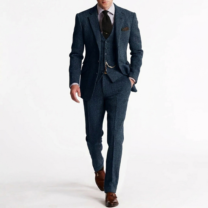 Moderne driedelige heren businessset: elegante blazer, vest en slimfit broek. Een complete zakelijke outfit.