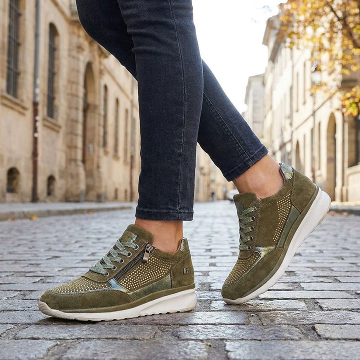 Dames platformsneakers met veters, perfect voor een trendy en casual lente/zomer look.