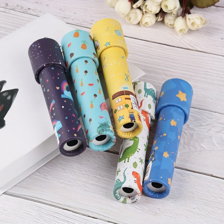 Vintage draaikaleidoscoop set van 18 stuks, kleurrijk optisch speelgoed voor kinderen en volwassenen.