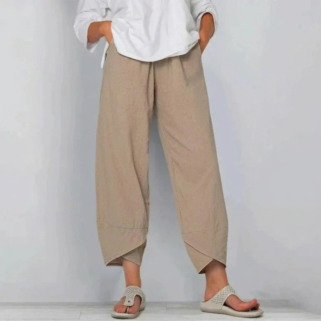 Modieuze dames cropped broek met wijde pijpen. Trendy lente/zomer kleding met een comfortabele, relaxte pasvorm.