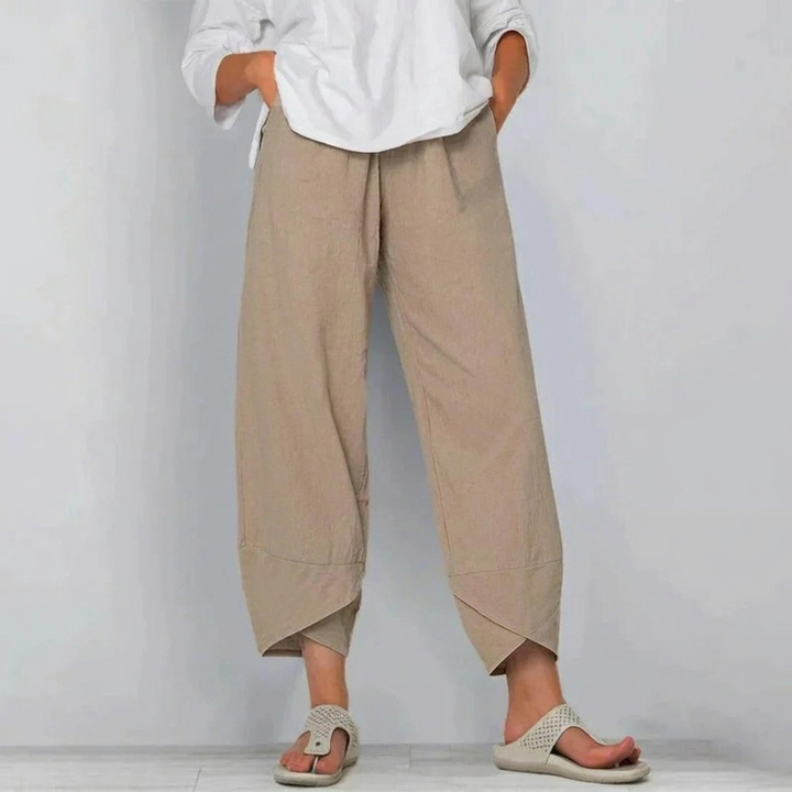 Modieuze dames cropped broek met wijde pijpen. Trendy lente/zomer kleding met een comfortabele, relaxte pasvorm.