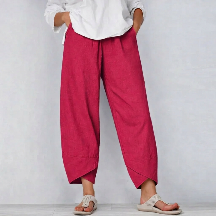 Trendy damesbroek met wijde pijpen en cropped lengte. Modieus en comfortabel voor casual lente- en zomerstijlen.