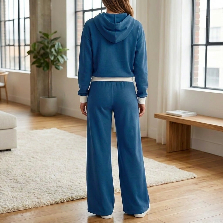 Modieuze dames loungewear set voor lente/zomer, met een cropped hoodie en comfortabele broek. Casual stijl.
