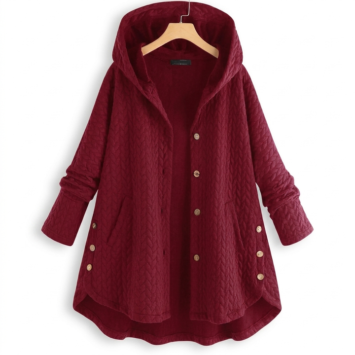Model draagt een casual-elegante damesjas van katoen met knopen. Perfecte lente/herfst bovenkleding voor veelzijdigheid.