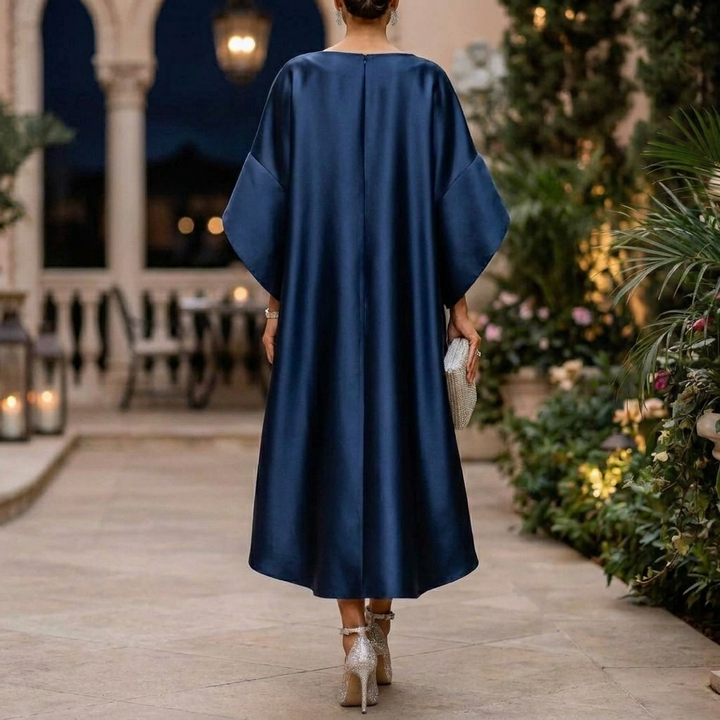 Chique dames midi-jurk, stijlvol gedrapeerd, ideaal als avondjurk of bruiloftsgast outfit.