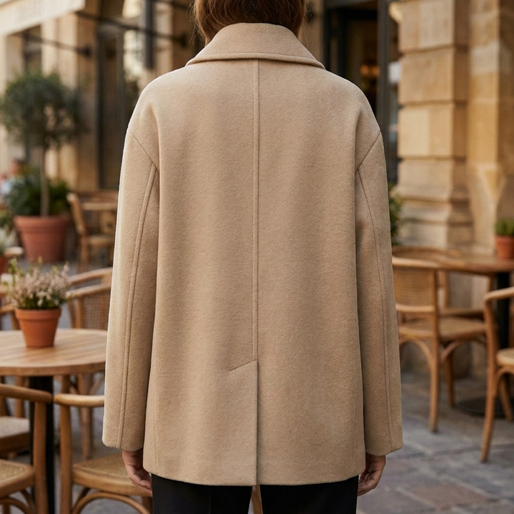 Comfortabele en modieuze oversized wollen damesjas in khaki. Een warme winterjas voor dames.