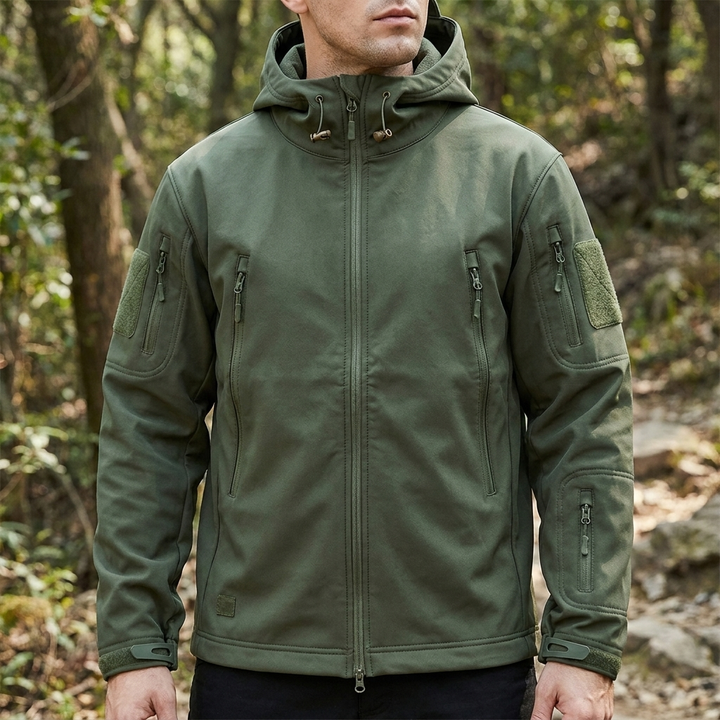 Robuuste heren outdoor jas, tactisch en winddicht, ideaal voor wandel- en kampeeractiviteiten.