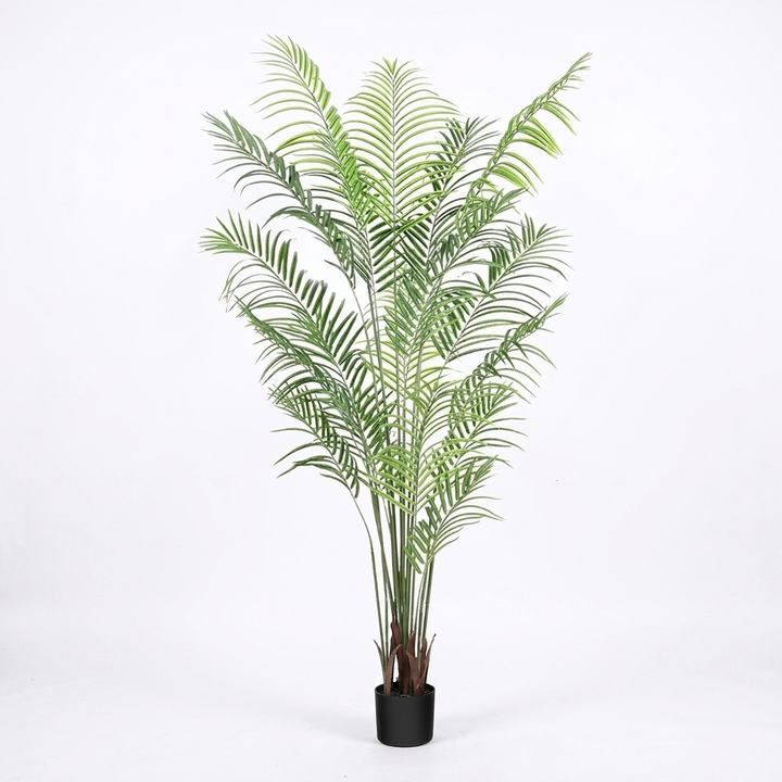 Levensgrote kunstpalm van 130 cm met pot, ideaal voor onderhoudsvrije groene interieurdecoratie.