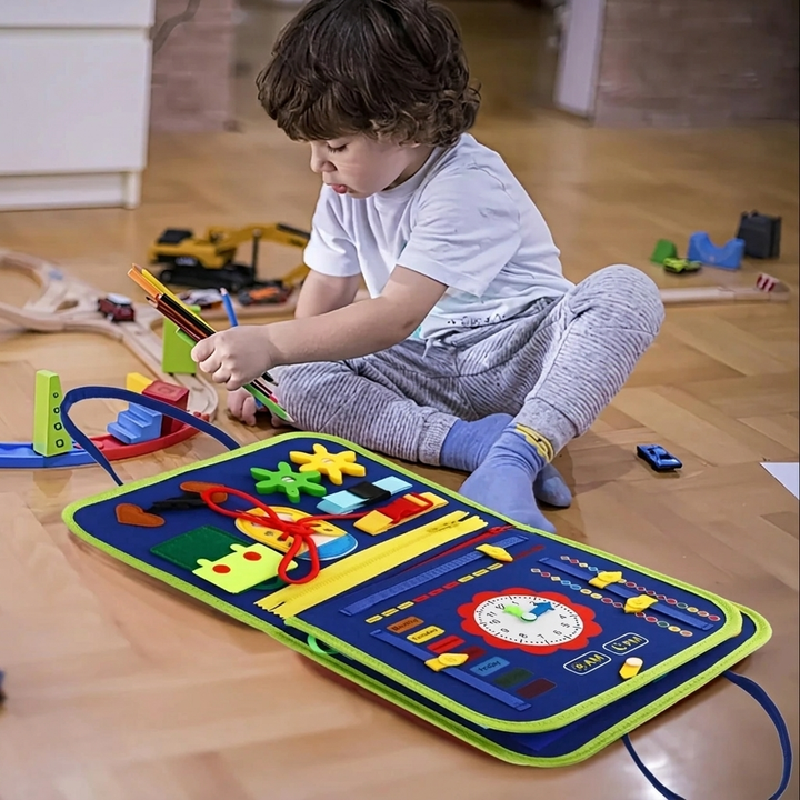 Montessori sensorisch speelbord voor kinderen. Educatief bezigheidsbord 25-in-1 voor fijne motoriek & ontwikkeling.