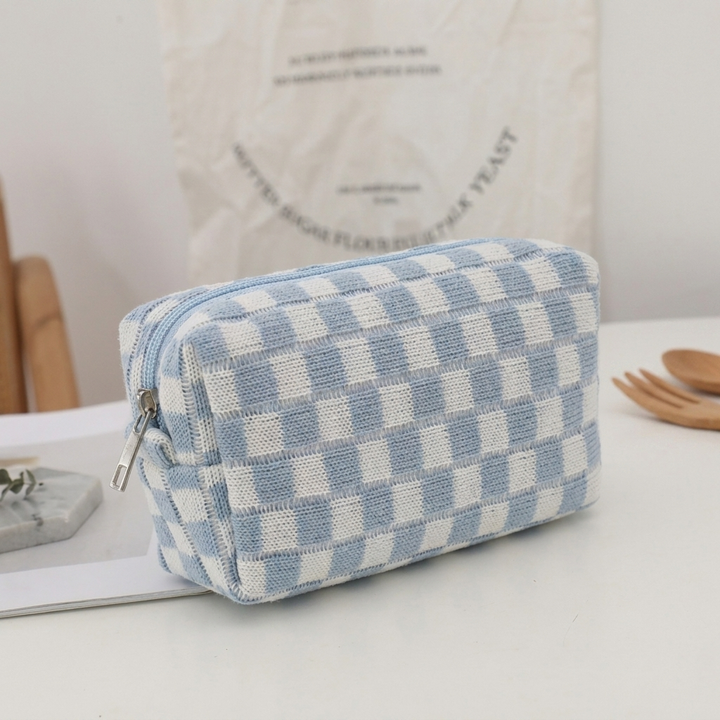 Praktische cosmetica tas voor dames met stijlvol geruit design; houd je make-up overzichtelijk en veilig.