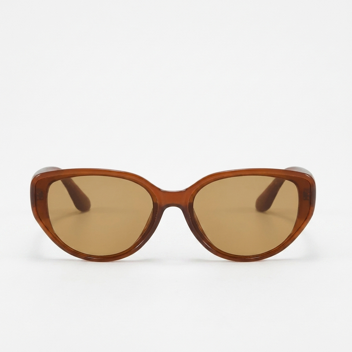Bruine retro cat-eye dameszonnebril, stijlvol modeaccessoire met UV-bescherming voor een tijdloze look.