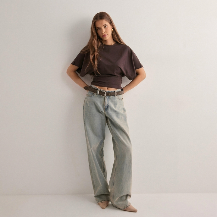 Elegante dames t-shirt met wijde mouwen; een comfortabele en modieuze keuze voor dagelijks gebruik.