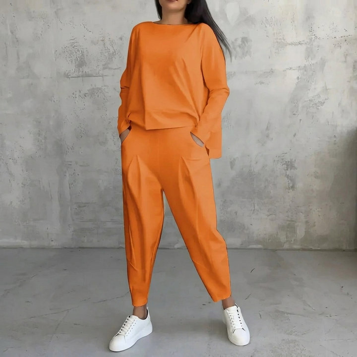 Dames huispak: comfortabele tweedelige loungeset van polyester, geschikt voor ontspannen momenten, modieus en praktisch.