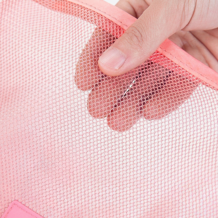 Verschillende maten pakblokken en opbergzakken voor kleding en kleine accessoires, onmisbare reisaccessoires.