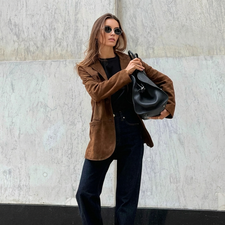 Comfortabele bruine oversized damesblazer, perfecte herfstjas of lentejas voor een modieuze uitstraling.