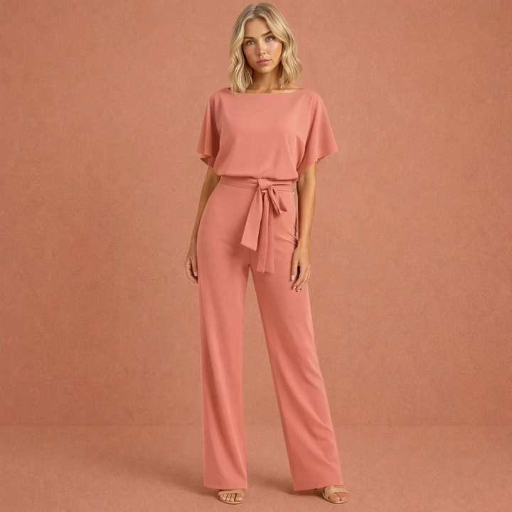 Chique tweedelige set voor dames met ceintuur, bestaande uit bijpassende top en broek, voor een complete elegante look.