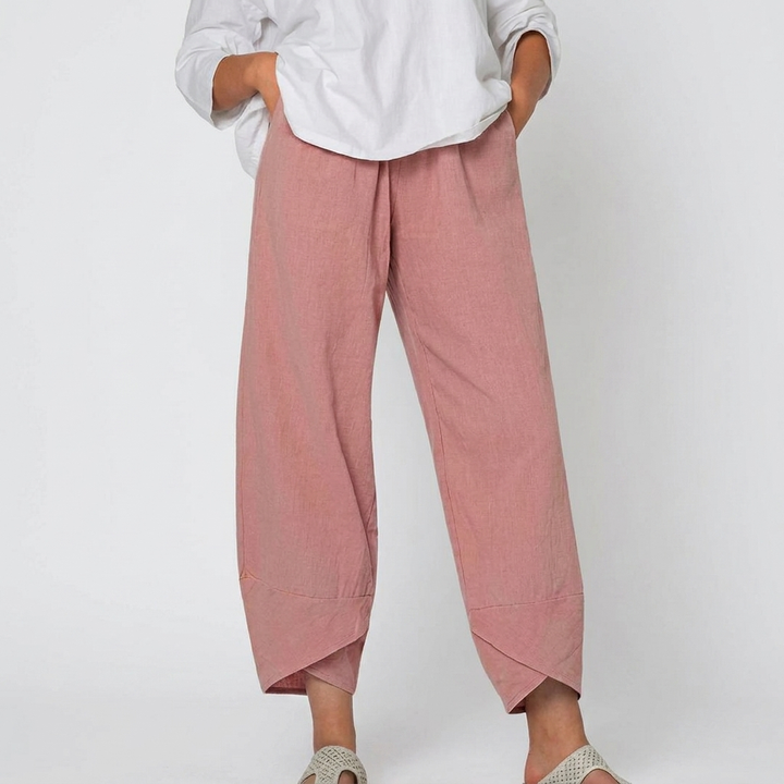 Modieuze damesbroek met relaxed fit, perfect voor een comfortabele en stijlvolle casual look.