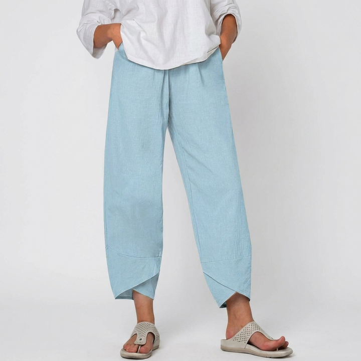 Modieuze damesbroek, relaxed fit, ideaal voor actieve dagen, met elastische taille en zijzakken.