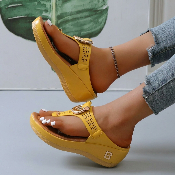Elegante orthopedische damessandalen, perfecte balans tussen zomerse stijl, comfort en optimale voetondersteuning.
