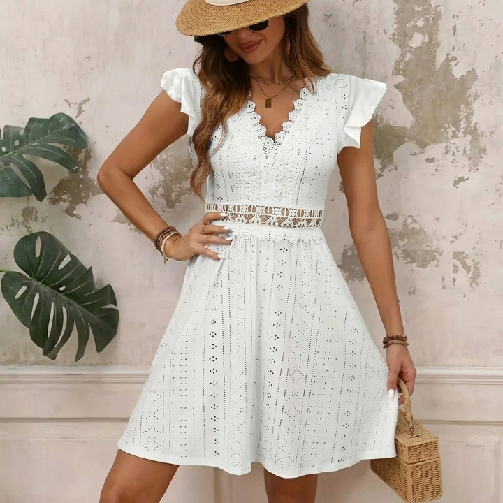 Dames A-lijn jurk met kant voor een elegante look. Comfortabele pasvorm, perfect als zomerjurk.
