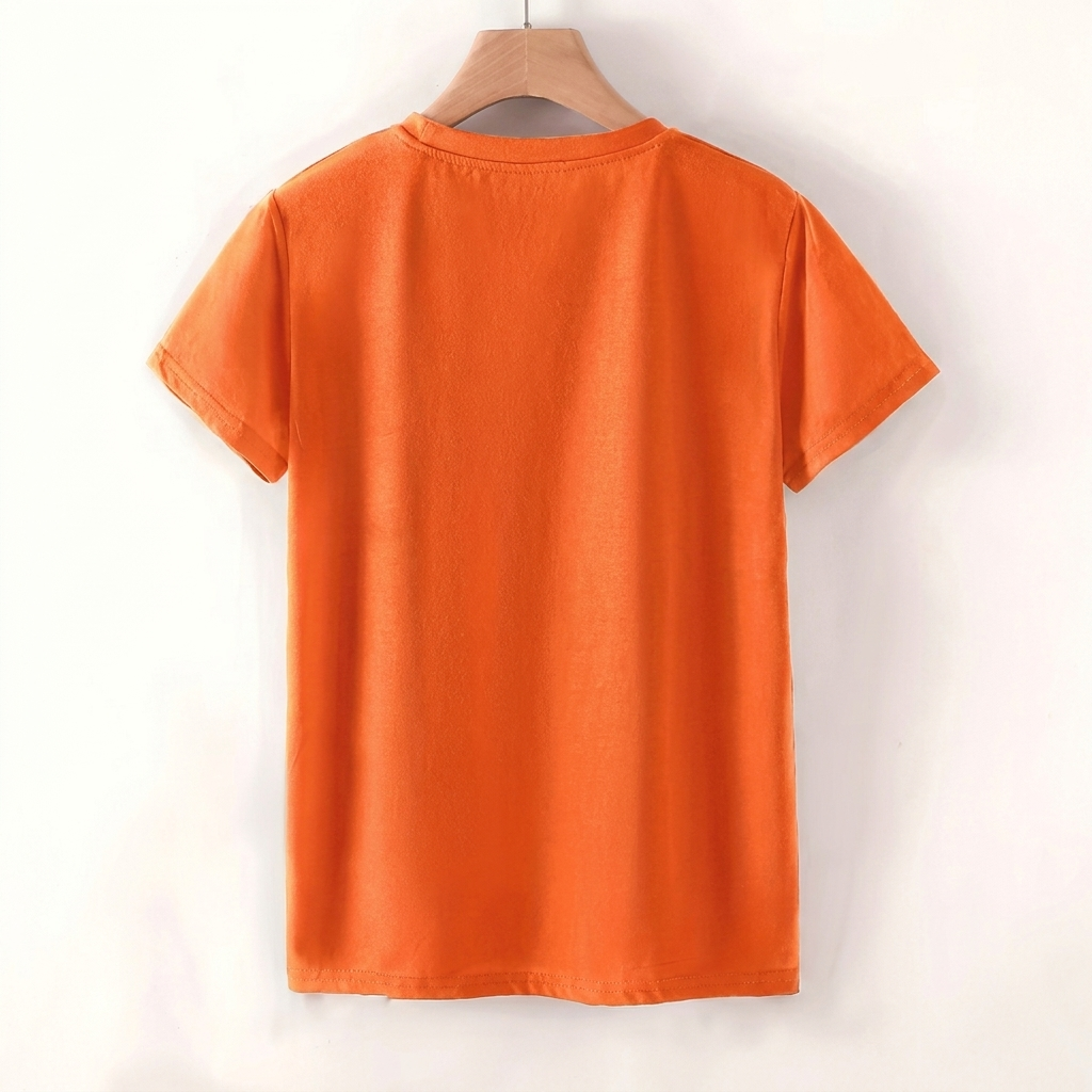 Zomers oranje fan T-shirt, unisex en losvallend, voor Koningsdag of sportieve events. Feestelijk en comfortabel.