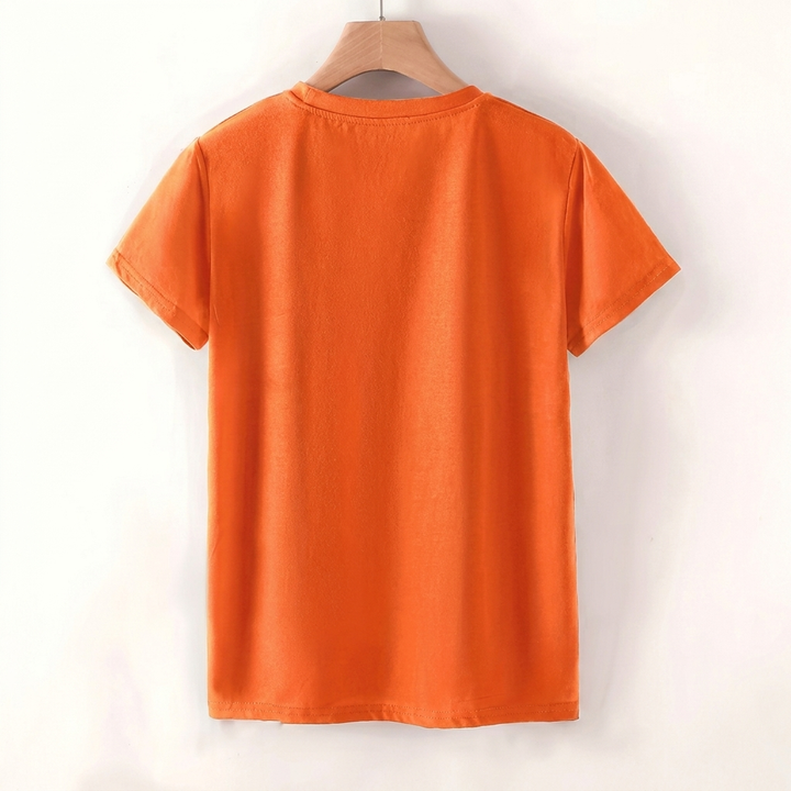 Zomers oranje fan T-shirt, unisex en losvallend, voor Koningsdag of sportieve events. Feestelijk en comfortabel.