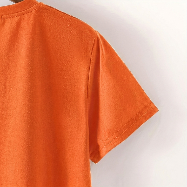 Feestelijk oranje fan T-shirt, unisex en comfortabel, perfect voor Koningsdag of als casual zomer streetwear.
