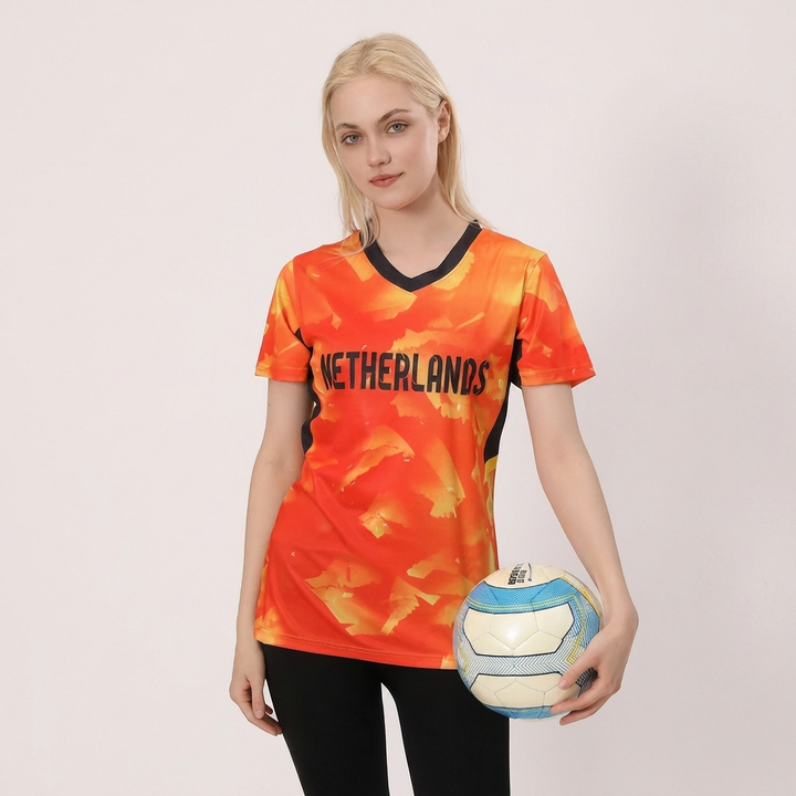 Stijlvol dames sportkleding oranje rood voetbalshirt, comfortabel voor sport en dagelijkse mode.