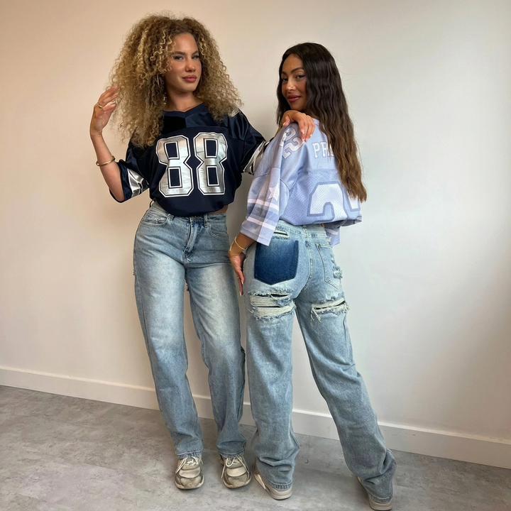 Vintage dames rechte jeans in blauwgrijs denim. Stijlvol en comfortabel, met trendy scheuren voor een casual look.