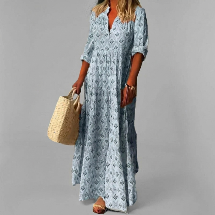 Zomerse dames maxi-jurk met vintage print in blauw, grijs, groen en roos. Casual en chic voor lente.