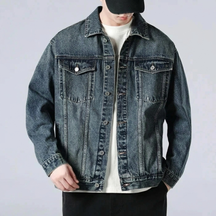 Heren slim fit denim jack in modieuze biker stijl. Comfortabel spijkerjack van katoenmix voor voorjaar/najaar.