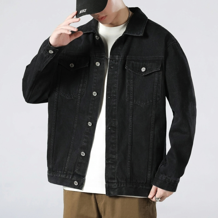 Modieus heren slim fit spijkerjack met stoere biker details. Ideaal voor streetwear en casual outfits.