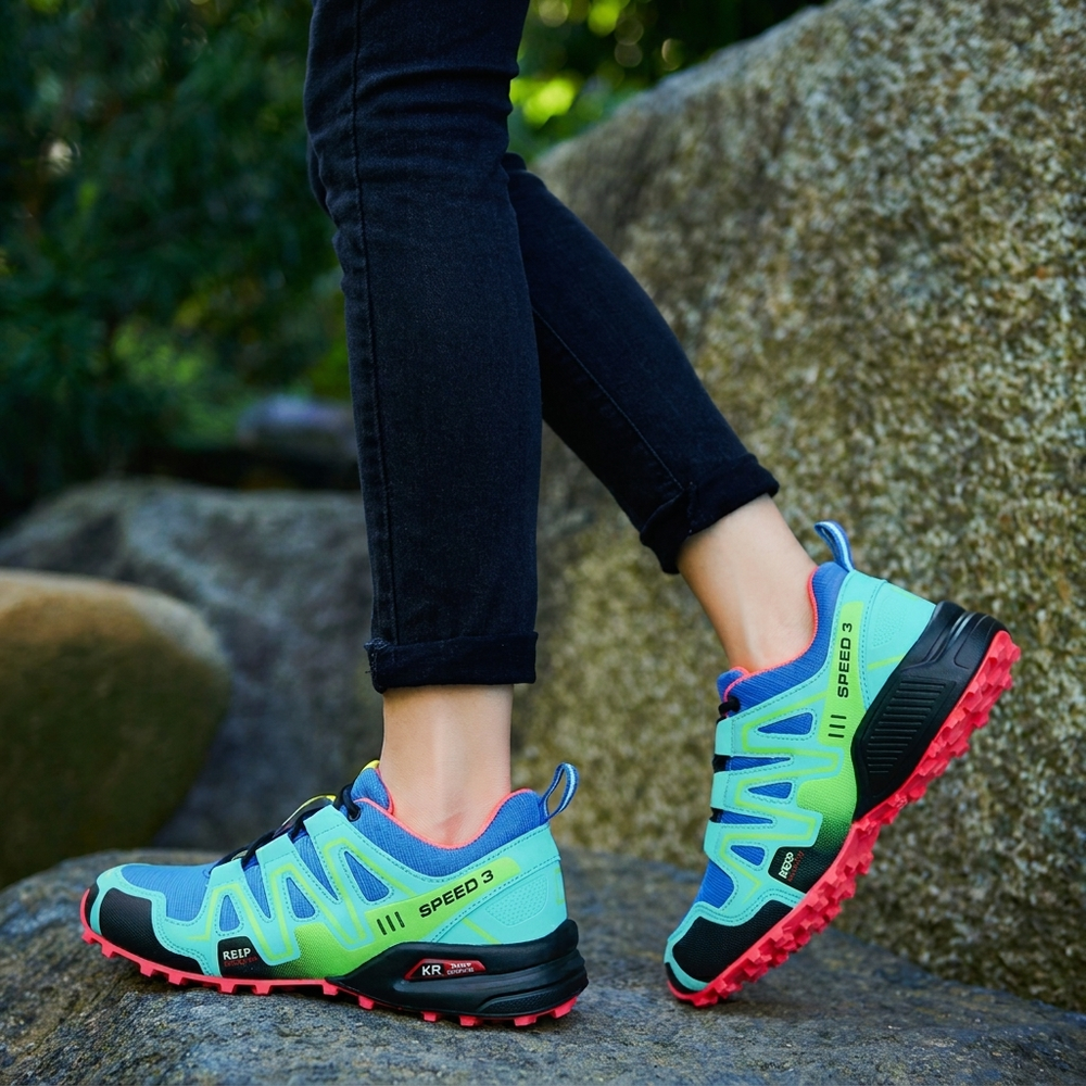 Duurzame unisex waterdichte wandelschoenen met ademend bovenwerk en stevige zool voor trektochten.