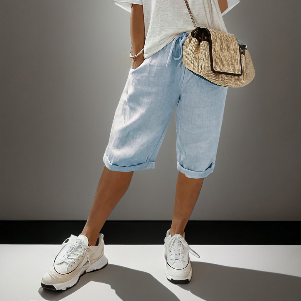 Casual groene zomershorts voor dames met ademende stof en losse pasvorm. Inclusief functionele zakken.