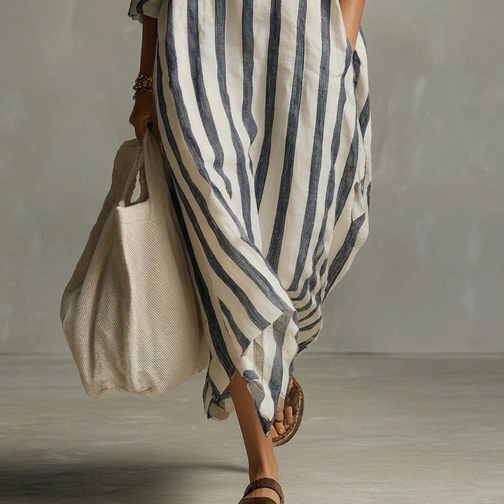 Comfortabele A-lijn gestreepte dames maxi-jurk met reverskraag, ideaal voor een casual lente of herfst outfit.