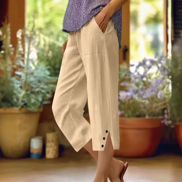 Dames ruimvallende broek met hoge taille en praktische zakken, ideaal voor een casual zomerlook.