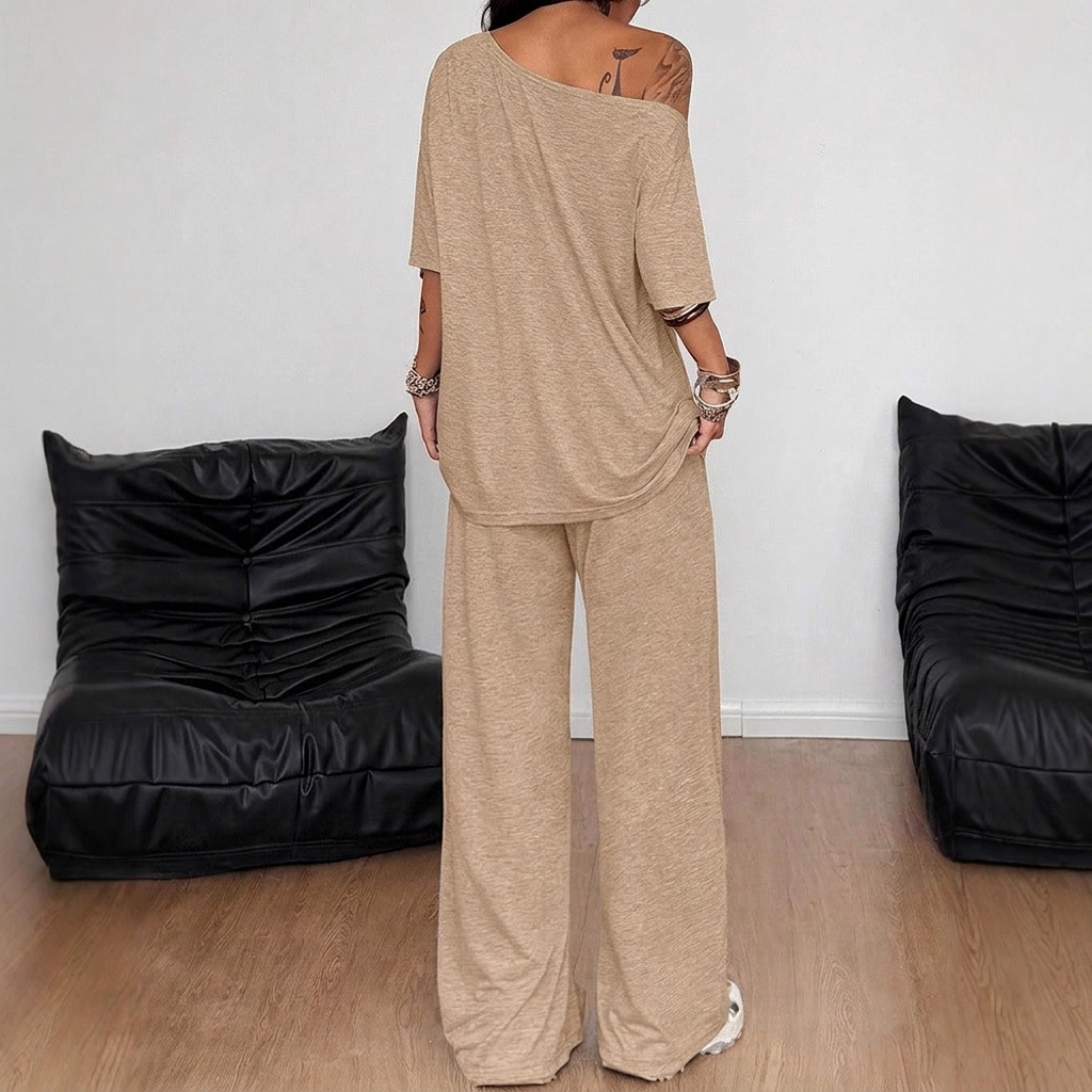 Complete dames outfit: comfortabele tweedelige loungeset van polyester, perfect voor thuis of casual zomerkleding.
